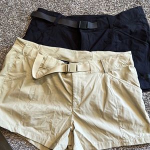 Set of 2 The North Face shorts khaki and black 16